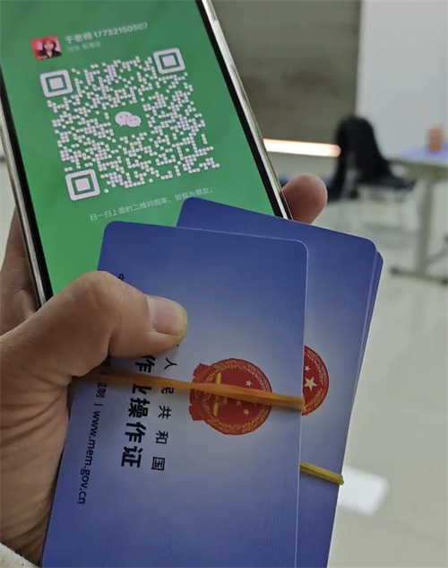 電工證考試中心報名點電話17732150507同微信，報名點地址：石家莊新華區友誼大街426號，水上公園附近。接收全國學員報名，不限戶籍，每月多次安排考試。